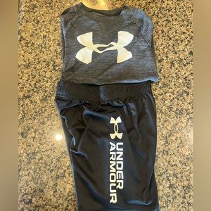 Boys Under Armour set 5T XS
